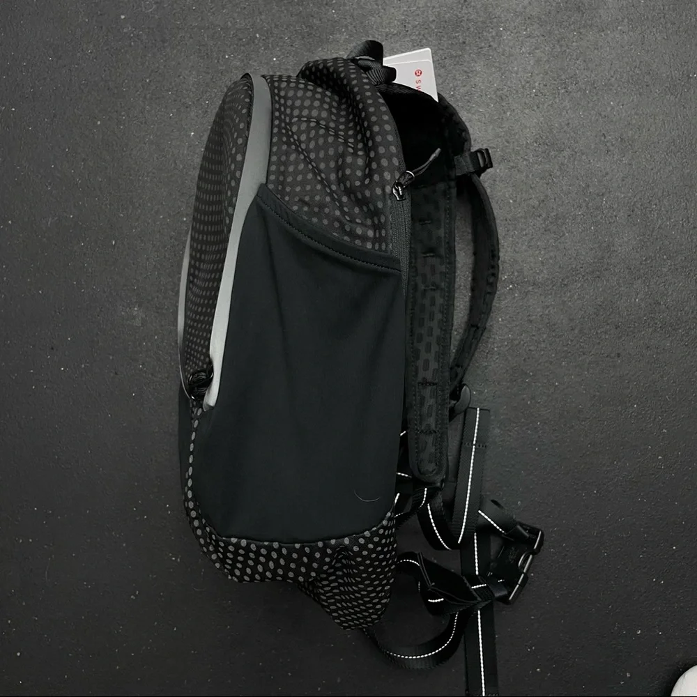 RARE lululemon Fast and Free Reflective Backpack *SW SeaWheeze edition - Picture 4 of 6